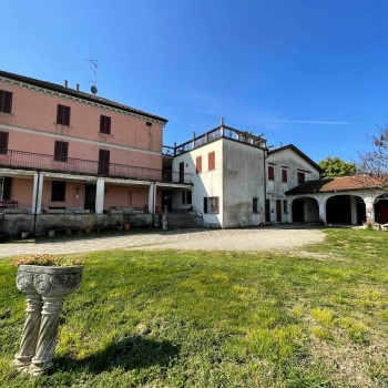 CASALE MONFERRATO - ROLASCO COLLINA - GRANDE CASA PADRONALE CON GIARDINO