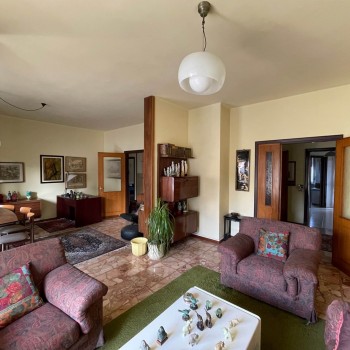 CASALE MONFERRATO - PRIOCCO - GRANDE ALLOGGIO CON DUE BOX AUTO