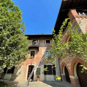 MONFERRATO - CERESETO - RUSTICO PANORAMICO COMPLETAMENTE RISTRUTTURATO