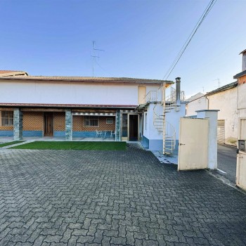 MOTTA DE' CONTI - CASA INDIPENDENTE CON GIARDINO E CORTILE