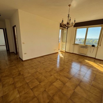 CASALE MONFERRATO - VIA NEGRI - ALLOGGIO LUMINOSO CON BOX