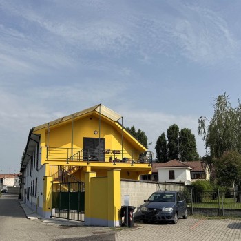 CASALE MONFERRATO - PRESSI PIAZZA CASTELLO - CASA INDIPENDENTE BIFAMILIARE