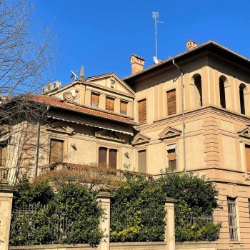 CASALE MONFERRATO - PRESSI PIAZZA SAN FRANCESCO - GRANDE VILLA D'EPOCA CON DÉPENDANCE