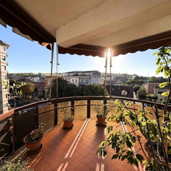 CASALE MONFERRATO – INIZIO PRIOCCO - GRANDE APPARTAMENTO CON TERRAZZA E BOX DOPPIO