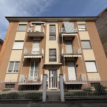 CASALE MONFERRATO - ZONA VALENTINO/OSPEDALE - ALLOGGIO DA RISTRUTTURARE