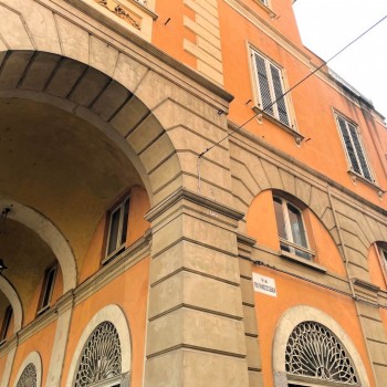 CASALE MONFERRATO - PIAZZA MAZZINI - GRANDE UFFICIO CON AREA ESTERNA