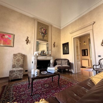 CASALE MONFERRATO – PIAZZA MAZZINI – APPARTAMENTO SULLA PIAZZA CON TERRAZZA ABITABILE